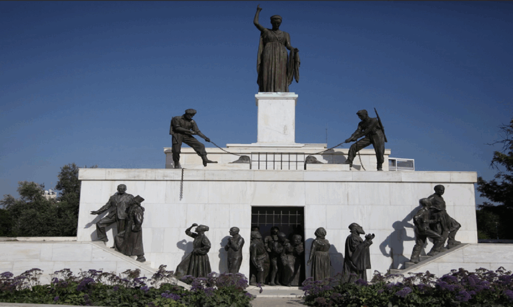 Statue of Liberty of Nicosia Статуя Свободы Никосии 尼科西亚自由雕像 Estatua de la Libertad de Nicosia تمثال الحرية في نيقوسيا פסל החירות של ניקוסיה